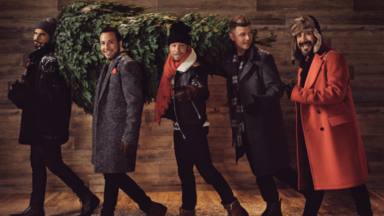 Backstreet Boys eligen el verano para presentar su primer álbum navideño 'A Very Backstreet Christmas'