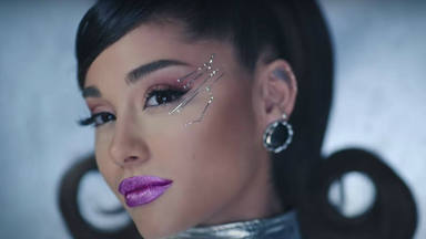 Ariana Grande estrena el videoclip de "34+35" convertida en robot, científica y bailarina