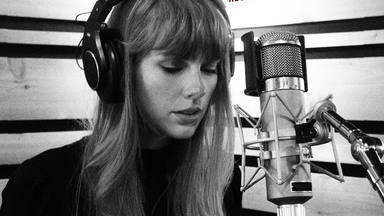 Taylor Swift soprende con su balada "Carolina" para la banda sonora de la peli "El verano en que me enamoré"