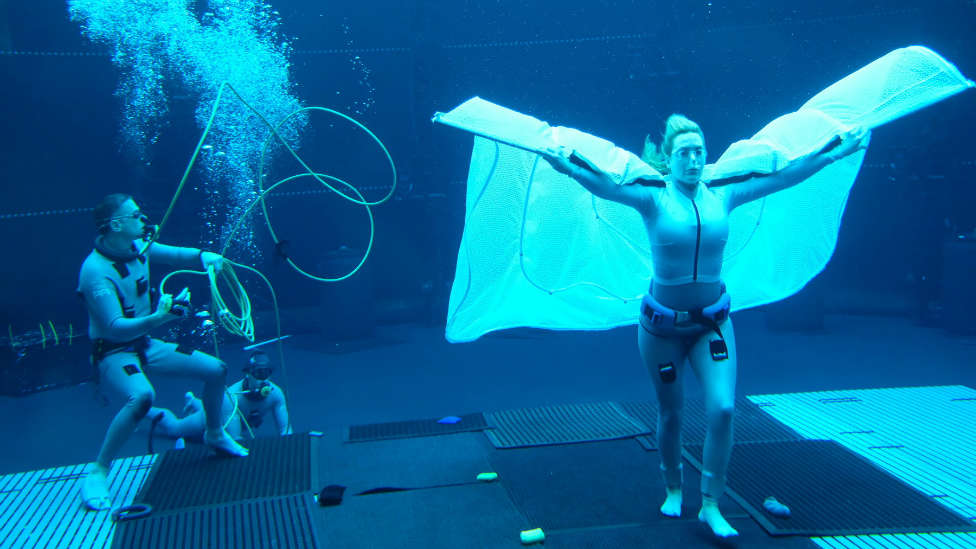 Kate Winslet bate el récord de Tom Cruise en un rodaje: ¡aguanta 7 minutos bajo el agua sin respirar!