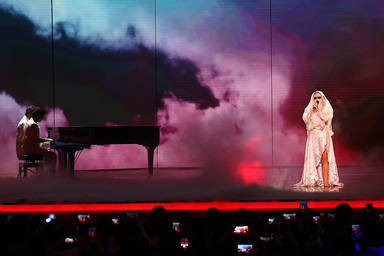Qué mensajes esconde la puesta en escena de "Ay, mamá", la canción de Rigoberta Bandini para Eurovisión