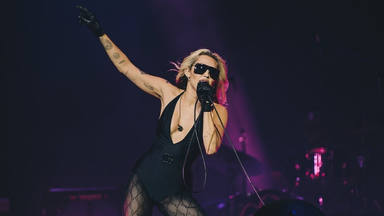 Miley Cyrus anuncia el inmediato estreno de 'ATTENTION': "Mis fans me han estado pidiendo un álbum en vivo"