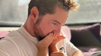David Bisbal, retratado como padrazo mientras disfruta del intenso abrazo de su hijo Matteo: "¿Qué se siente?"