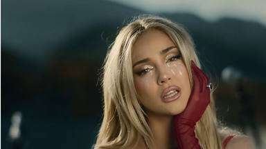Ana Mena en una imagen del videoclip de 'Un clásico': su lado más gamberro y sensual