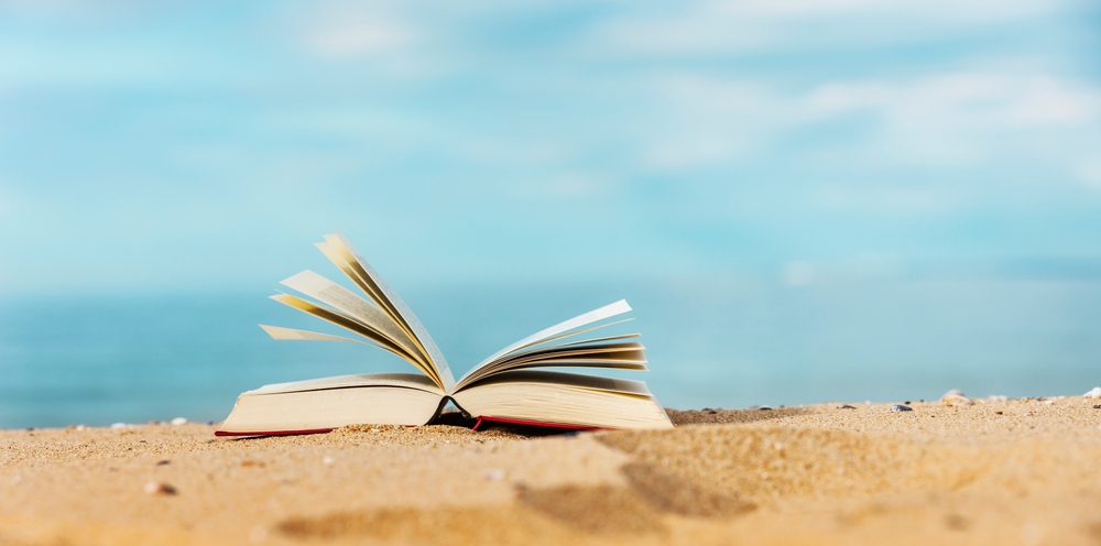 Javi y Mar y la lectura en verano: "¿Cuántos libros vamos a meter en la maleta?"
