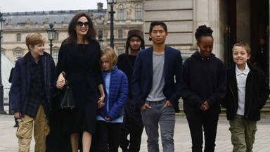 Angelina Jolie con sus hijos