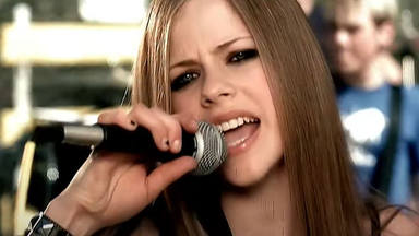El mayor regalo de Avril Lavigne a sus fans con el que celebra sus 20 años de carrera: "Legendario"