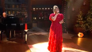 Kelly Clarkson interpreta en directo 'Merry Christmas (To the One I Used to Know)' tras recuperarse del COVID