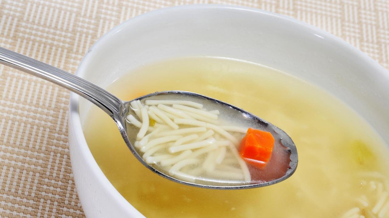 El debate viral sobre la cantidad de fideos que debe tener una sopa