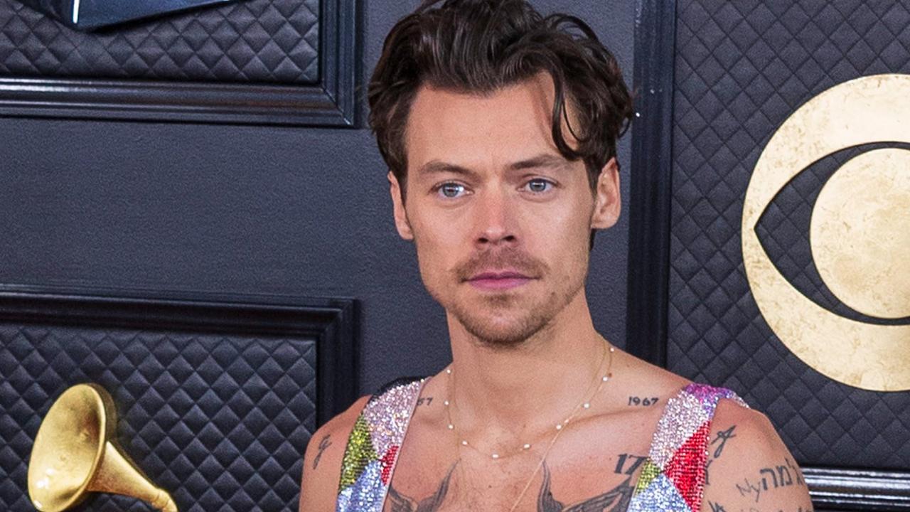 Harry Styles y el vestuario imposible para subirse al escenario de los Premios GRAMMY 2023