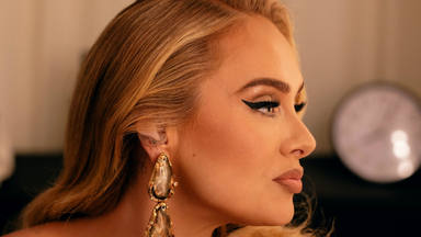 Desde el escenario de Las Vegas, Adele se posiciona sobre por qué el público arroja objetos en las actuaciones