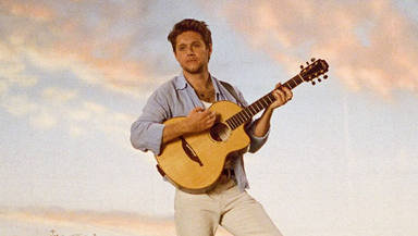 'Heaven' de Niall Horan suena ahora solo con guitarra: renunciando al acompañamiento clave, la batería