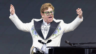 Elton John celebra el éxito del álbum que recorre su influyente trayectoria y que hoy cumple 5 años