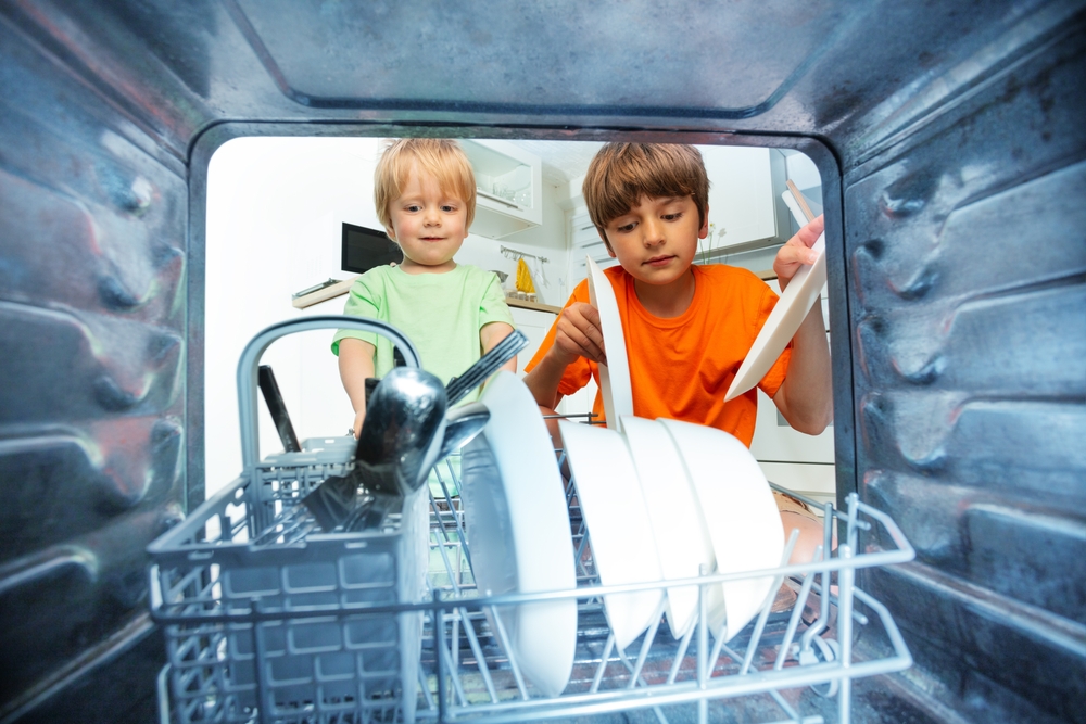 Los niños y Jimeno y las ventajas de ser mayor: "Pones el lavavajillas, ahora no puedo hacerlo"
