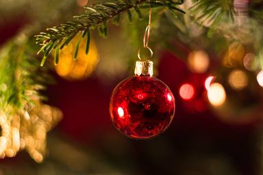 Los elementos que no le pueden faltar a tu árbol de Navidad