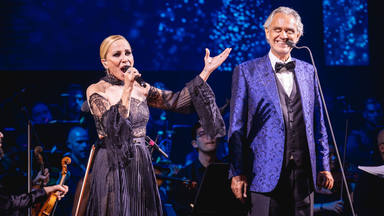 Andrea Bocelli vuelve a impactar en su dueto con Marta Sánchez cantando 'Vivo por ella'