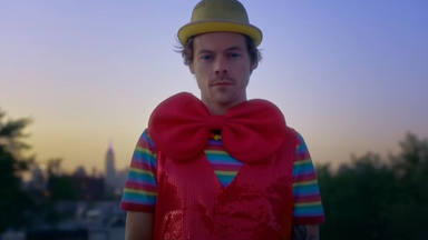 Harry Styles en una imagen del videoclip de 'Daylight', grabado de la mano de James Corden