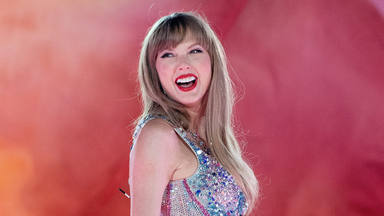 Taylor Swift cantando en su 'The Eras Tour' en Las Vegas de 2023