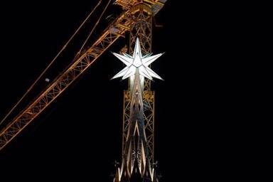 L'estrella de la Sagrada Família il·luminarà Barcelona cada dia