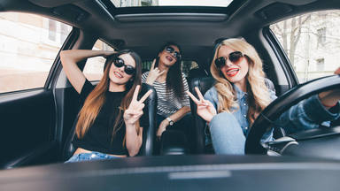 Un estudio revela que el 74% de los conductores disfruta cantando al volante
