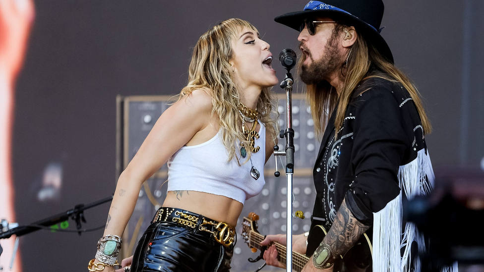 Así es la relación entre Miley Cyrus y su padre Billy Ray: llena de  altibajos y afectada por terceras personas - Música - CADENA 100
