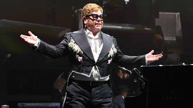 Positivo en COVID-19, Elton John suspende sus primeras actuaciones de la gira mundial en EEUU