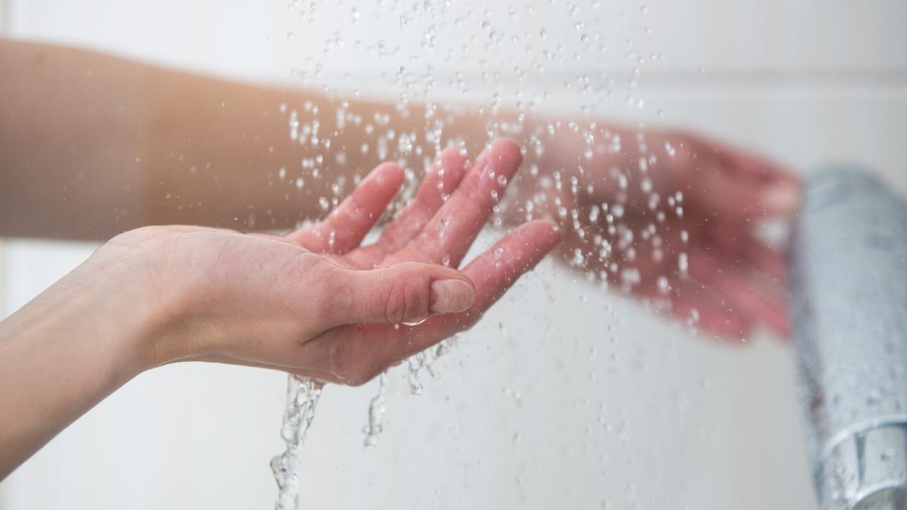 Los dos errores que cometes en la ducha y cómo ponerle remedio
