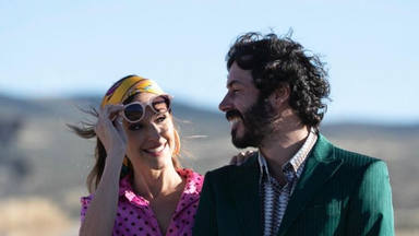 Conchita junto a Sergio Pozo en una imagen del videoclip de 'Cualquiera menos yo'