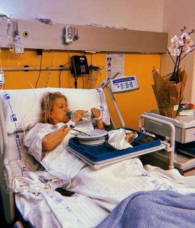Rodri Fuertes muestra una foto de su madre recién operada en plena lucha contra el cáncer