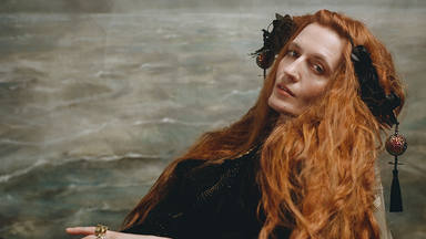 'King' es el lanzamiento por sorpresa de Florence + the Machine y acompañado de videoclip
