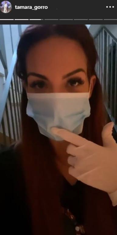 Tamara Gorro utiliza mascarilla como medida de prevención frente al coronavirus