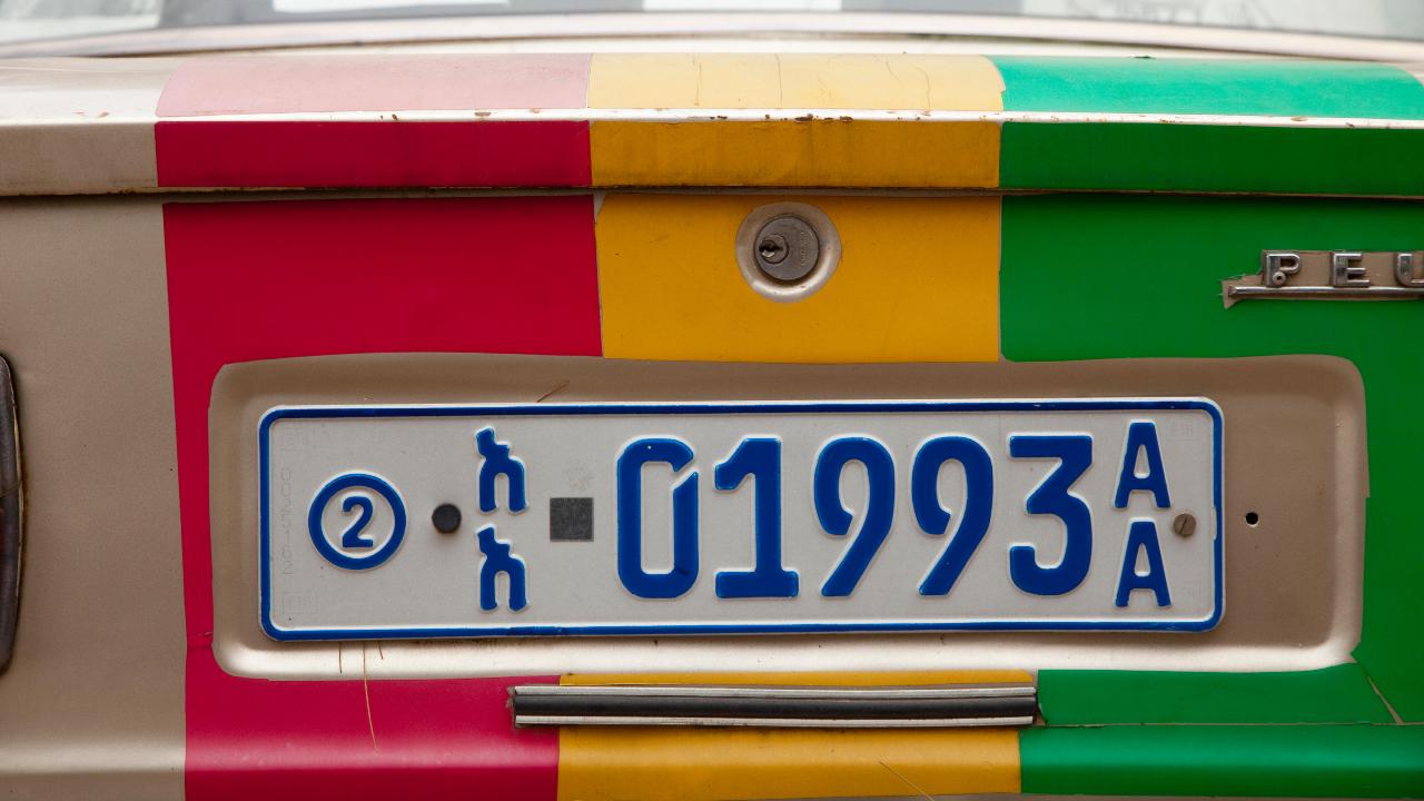 El motivo por el que nunca verás estas letras en una matrícula de coche en España