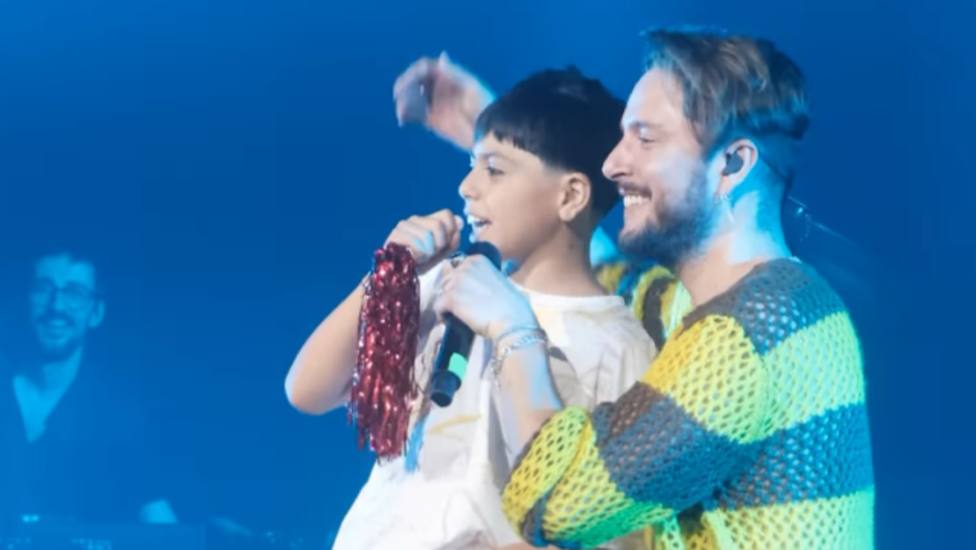 La emoción de varios niños al subirse al escenario a cantar con Manuel Carrasco en Chile
