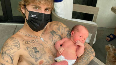 Justin Bieber hace saltar las alarmas paternales con la ternura que muestra mientras sujeta su nueva sobrina