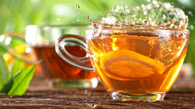 El té es igual de saludable que el agua, según Hardvard
