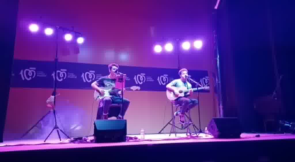 DePol cantando por Manuel Turizo durante el CLUB 100 en San Cristobal, Segovia