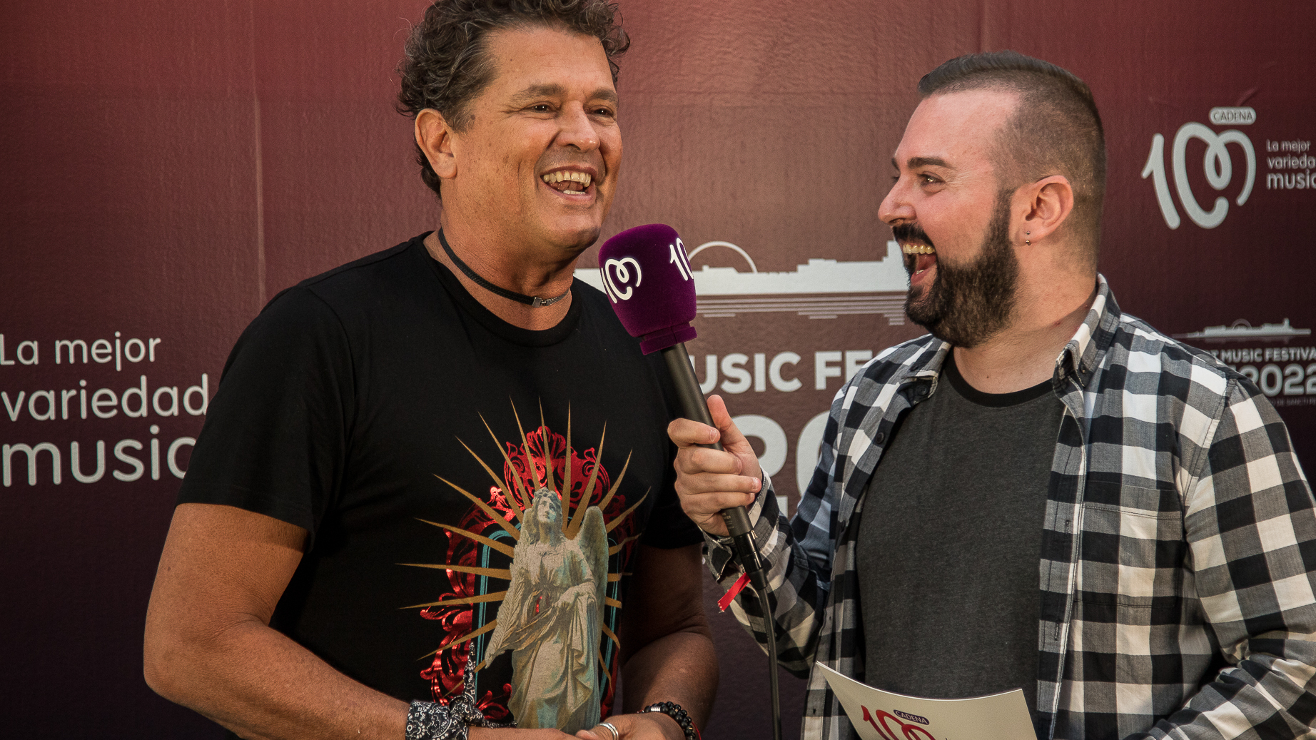 Carlos Vives junto a Sergio Blázquez, de CADENA 100, en el Concert Music Festival