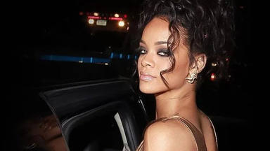 Rihanna desconcierta a sus fans con su nueva línea de maquillaje en la que el kétchup es el máximo protagonist