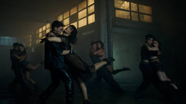 Chanel y Abraham Mateo en el videoclip de 'Clavaito'