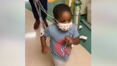 Un niño a punto de recibir su trasplante de corazón: su baile se hace viral