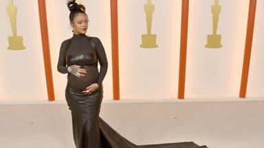 Rihanna presume de embarazo sobre la alfombra roja de los Premios Oscar