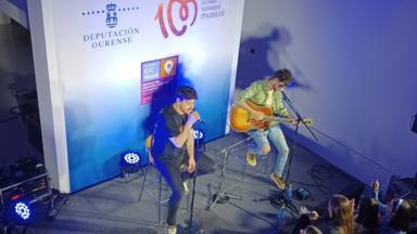Cepeda durante su actuación en Ourense con los CLUB 100 de esta emisora