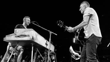Coldplay, irrebatibles: suben al escenario a Bruce Springsteen y rompen un récord de Roger Waters en Argentina