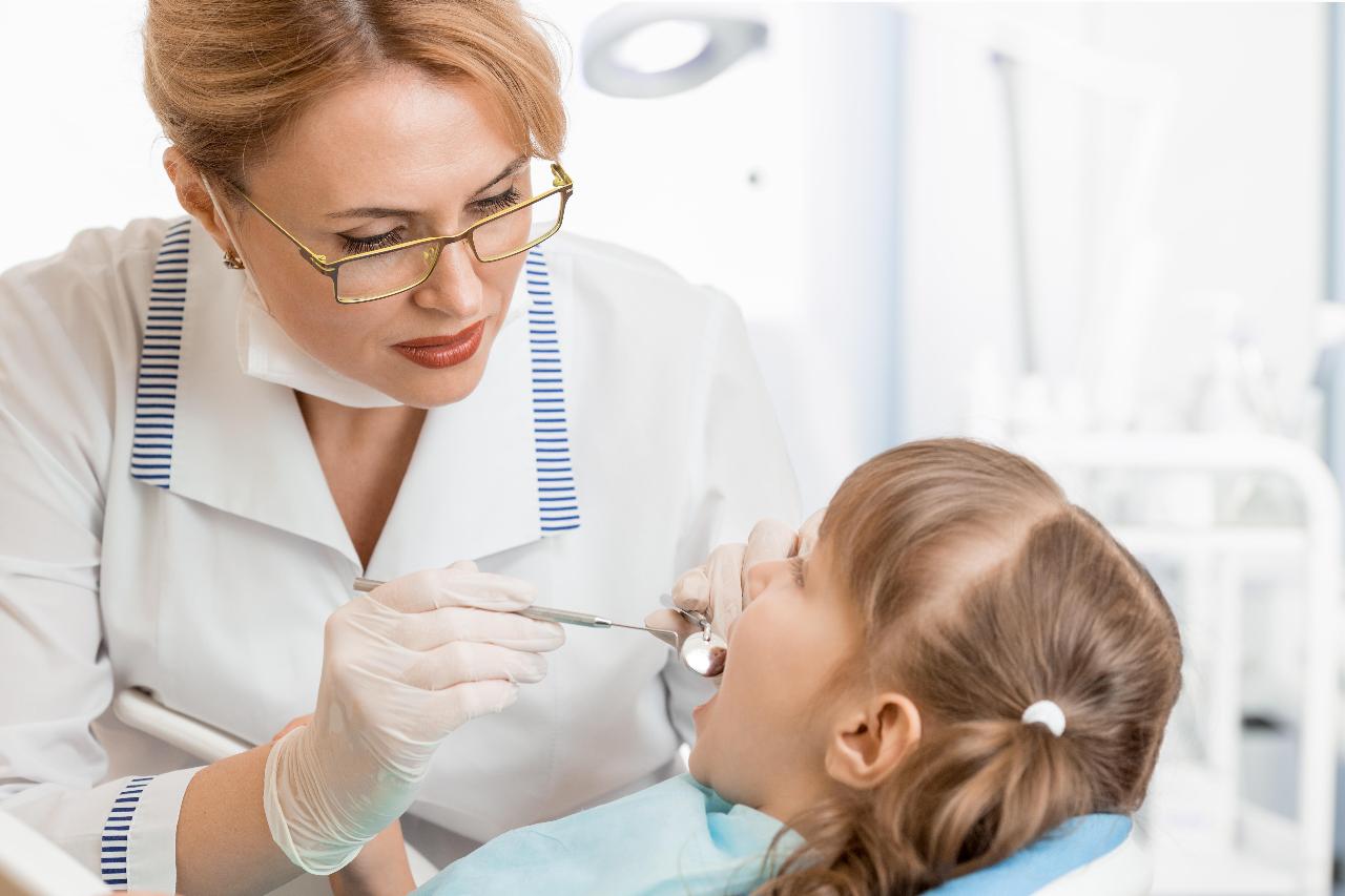 Los niños y las visitas al dentista: "Hay que ir al dentista para que los bichos no te coman"
