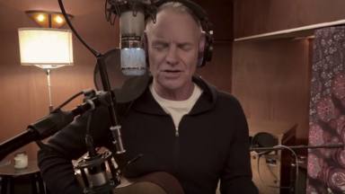 Sting canta en directo 'Russians', ante la invasión de Putin a Ucrania: "Rara vez cantó esta canción"
