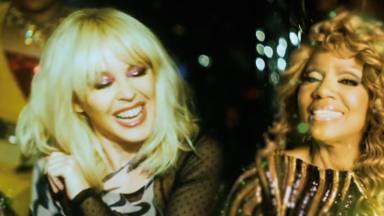 Kylie Minogue estrena el videoclip de 'Can't Stop Writing Songs About You', el tema con Gloria Gaynor