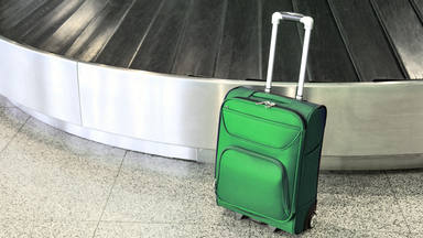 Cómo hacer que tu maleta salga la primera en la cinta del aeropuerto y evitar las esperas