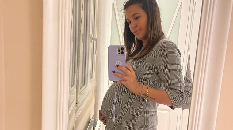 Primeras declaraciones de Andrea Caña tras dar a luz y salir del hospital