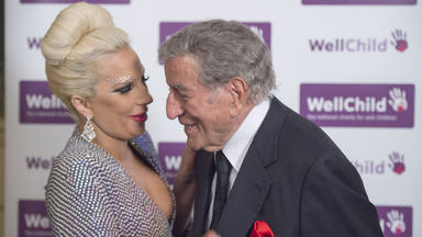Lady Gaga canta en homenaje a Tony Bennett en Las Vegas, durante la primera de sus actuaciones