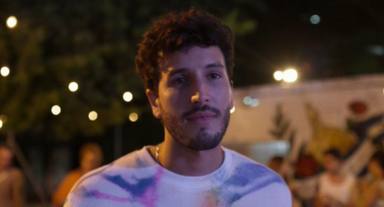Sebastian Yatra en una imagen del videoclip de su tema 'Amor Pasajero'